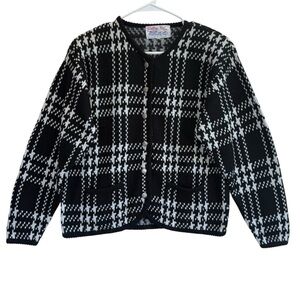 Tally Ho Vintage Black and White Knit Sweater. Size L